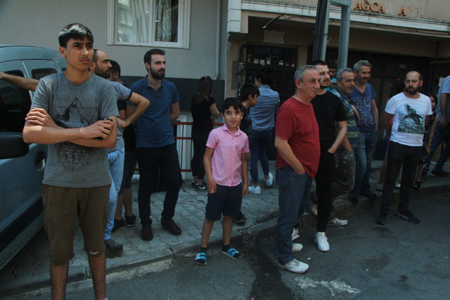 Kağıthane'de boş dükkan yandı mahalleli sokağa döküldü