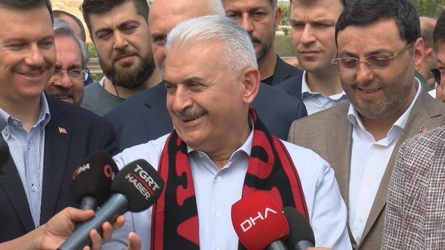 Binali Yıldırım gazetecilerin sorularını yanıtladı