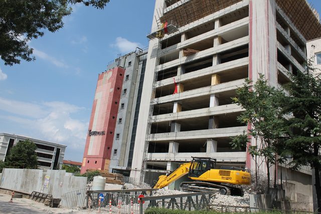 'Tower Plaza'nın yıkımı durduruldu
