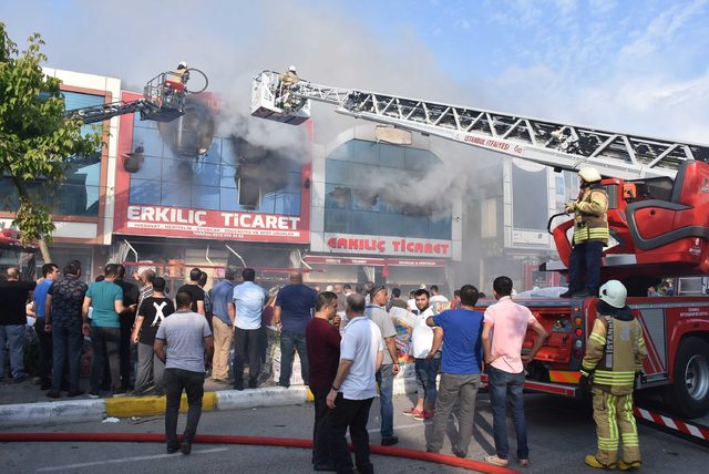 İSTOÇ'ta iş yeri yangını (3)