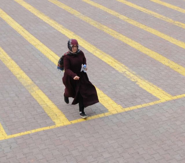 Kayseri'de 1 dakika geciken öğrenci, YKS'ye giremedi