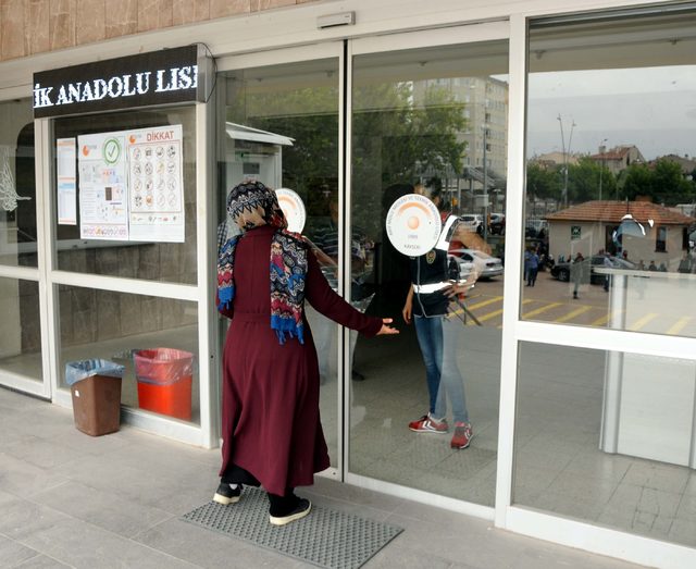 Kayseri'de 1 dakika geciken öğrenci, YKS'ye giremedi