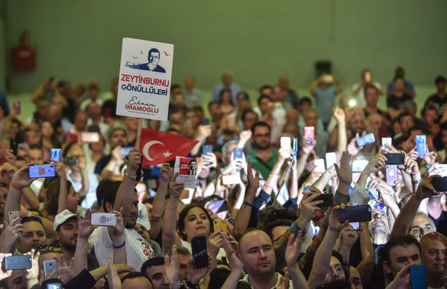 İmamoğlu sandık görevlileriyle buluştu