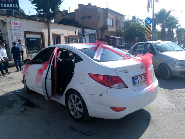 Düğün konvoyunda kaza; gelin ve 3 kişi yaralı