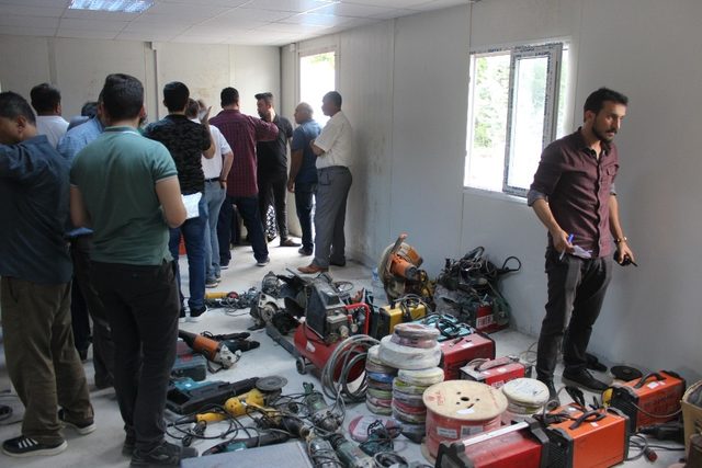 Polis hırsızları yakaladı! 6 kamyon dolusu çalıntı eşya ele geçirildi
