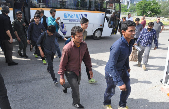 Göçmenleri iş vaadiyle dolandırıp, 'İstanbul' diye Ankara'ya bıraktılar