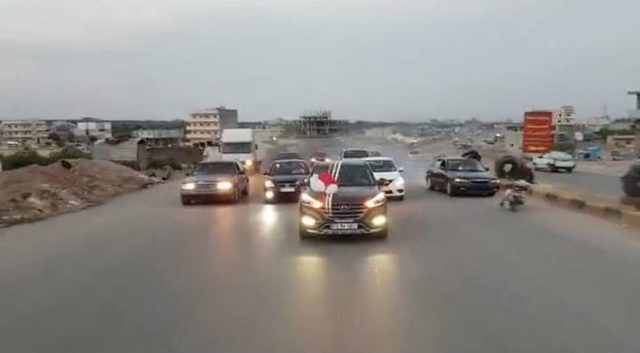 Düğün konvoyunda makas atan sürücünün çarptığı motosikletli öldü