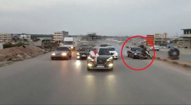 Düğün konvoyunda makas atan sürücünün çarptığı motosikletli öldü