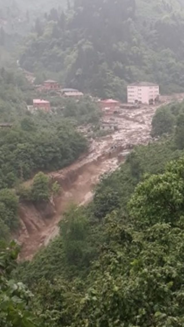 Trabzon’da taşkın: 2 kayıp, 1 yaralı (1)