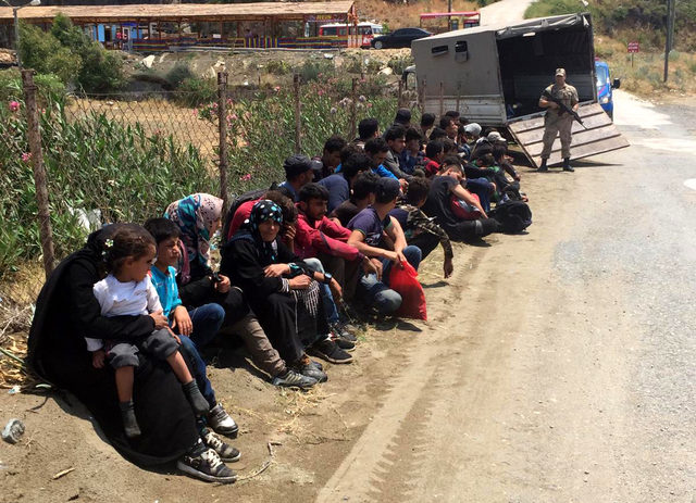 Yayladağı'nda 40 kaçak göçmen yakalandı