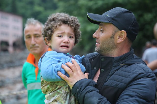 Araklı’da selin neden olduğu hasar, gün ağarınca ortaya çıktı (9)