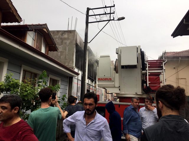 Yıldırım düşmesi sonucu 2 kişi yaralandı