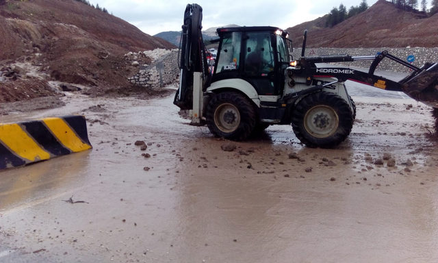 Burdur'da şiddetli yağış su baskınlarına yol açtı