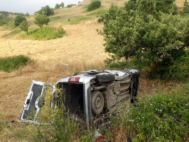 Kaçakları taşıyan araç takla attı: 11 yaralı