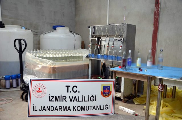 İzmir'de sahte içki operasyonu