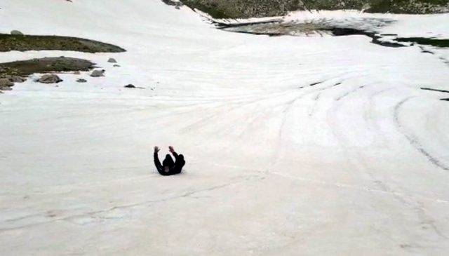 Erzincan'da haziran ayında kayak keyfi