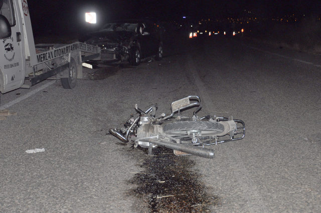 Otomobil ile çarpışan motosikletli öldü