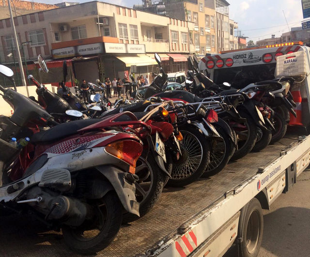 Adana'da 541 motosiklet sürücüsüne 496 bin 851 lira ceza kesildi