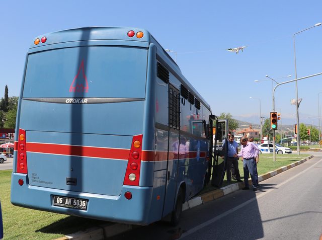 Cezaevi aracı kaza yaptı