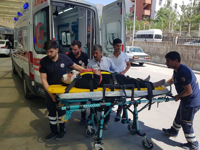 Siirt'te yolcu minibüsü ile otomobil çarpıştı: 10 yaralı