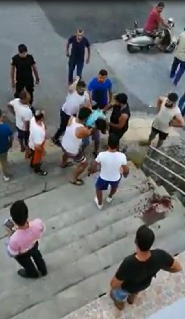 Kız kardeşlere taciz iddiasına linç girişimi
