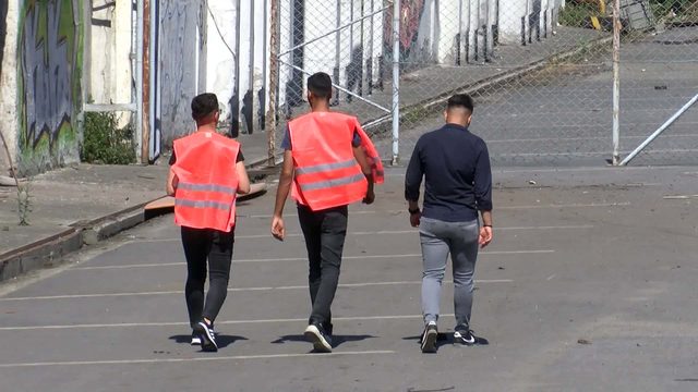 Yağmalanan Uzel fabrikasında sopalı nöbet