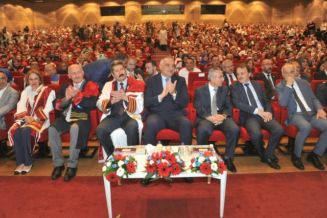 Kültür ve Turizm Bakanı Ersoy: Gelir değil başarı odaklı kariyer planlaması yapın