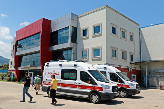 Fabrikada dumandan etkilenen 23 işçi hastaneye kaldırıldı (2)