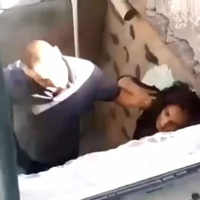 Yengesini dövüp, bıçakla saldırdı