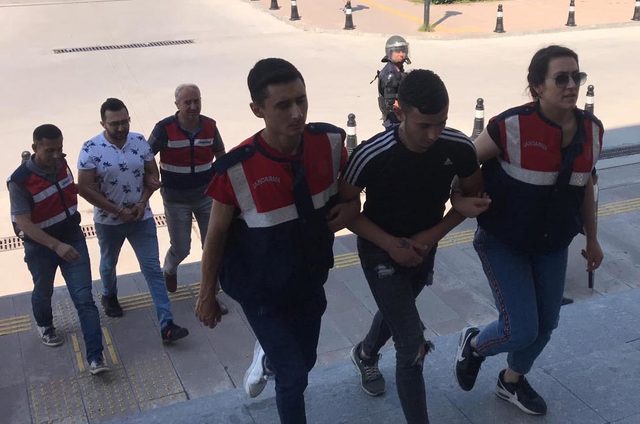 Uşak'ta, 4 uyuşturucu satıcısına tutuklama