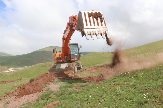 Taşköprü Yaylası'nda kaçak yapılar yıkıldı