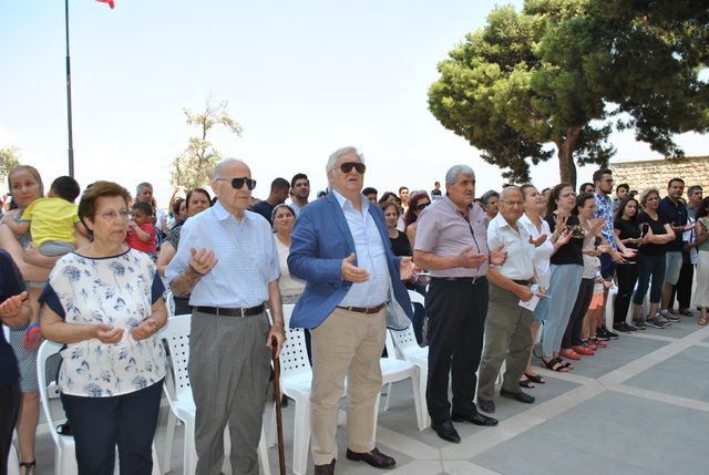 Hatay’da mağara kilisede dünya barışı için dua ettiler