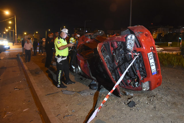 Düğün konvoyundaki otomobil TIR'la çarpıştı: 1 ölü, 3 yaralı