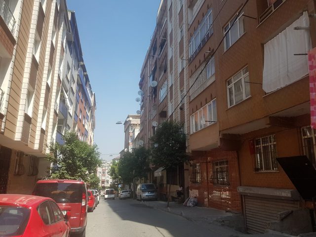 İstanbul�da korkunç olay! 2.5 yaşındaki çocuk 6. kattan aşağı atıldı