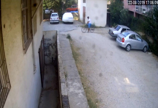 Bisiklet hırsızını elindeki dövmesi ele verdi
