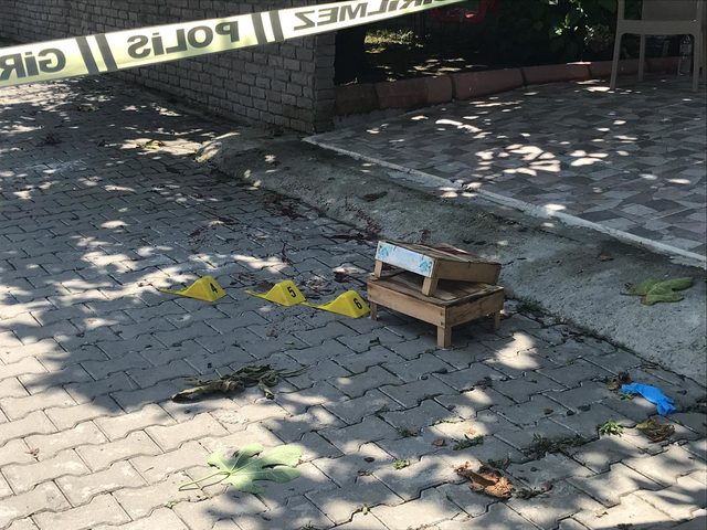 Yolda karşılaşıp, kavga ettiği husumetlisini tabancayla yaraladı