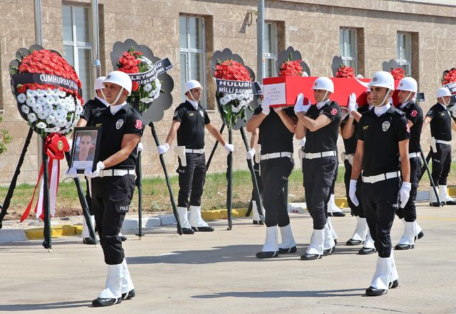 Diyarbakır'da zırhlı araç devrildi: 2 şehit, 4 polis yaralı (4)
