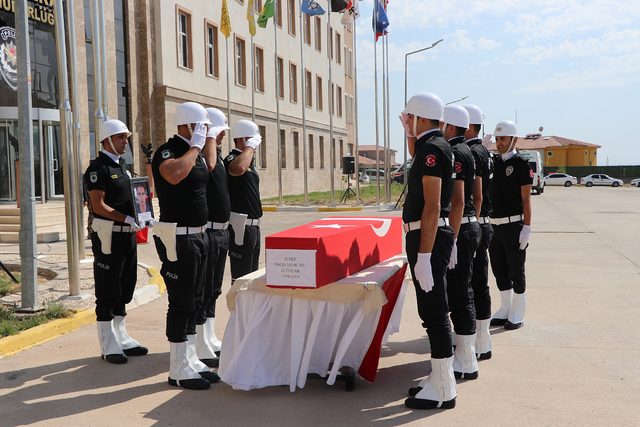 Diyarbakır'da zırhlı araç devrildi: 2 şehit, 4 polis yaralı (4)