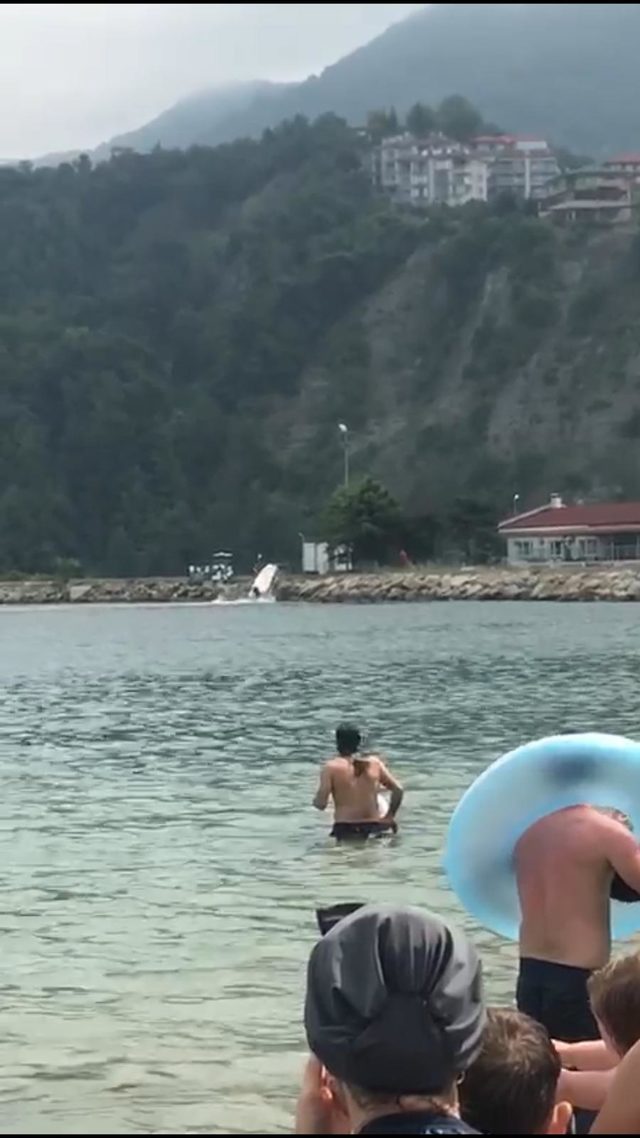 Amasra'da sürat teknesi askeri limana çarptı