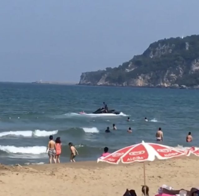 Denizde boğulma tehlikesi geçiren adam kurtarıldı