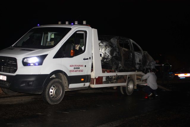 Otomobil tarım aracına çarptı: 2 yaralı