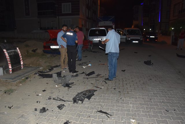 Plakası kapatılan otomobille kaçan hırsızlık şüphelisi kaza yapınca yakalandı