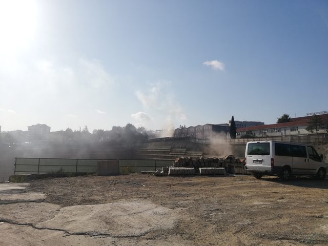 Şişli'de lisenin deposunda yangın