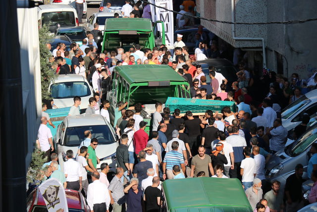 Ümraniye'deki vahşette ölen anne ve iki kardeş son yolculuğuna uğurlandı