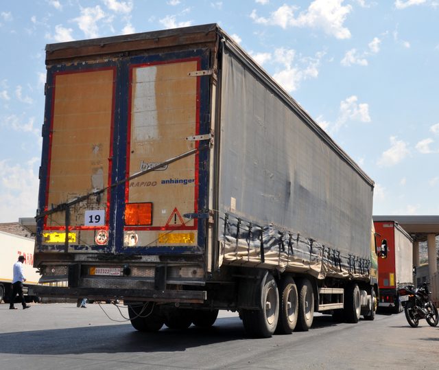 BM'den İdlib'e 35 TIR insani yardım
