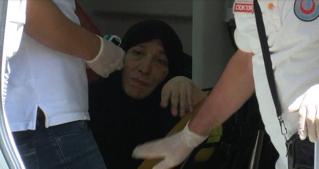 Bayrampaşa'da yangın; dumandan mahsur kalanları itfaiye kurtardı