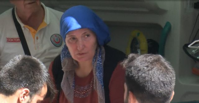 Bayrampaşa'da yangın; dumandan mahsur kalanları itfaiye kurtardı