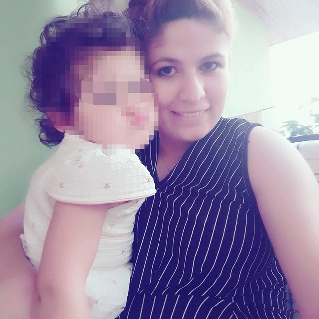 Eşini sokak ortasında boğazı, göğsü ve koltuk altından bıçakladı