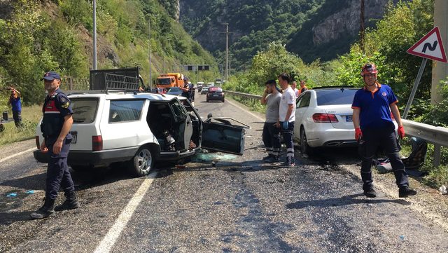 Karabük’te 3 araçlı zincirleme kaza: 2 ölü, 7 yaralı