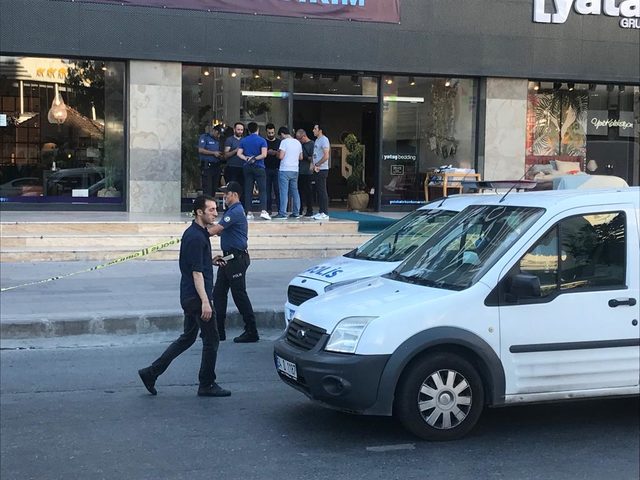 Esenyurt'ta bir kadın silahlı saldırıda yaralandı (1)